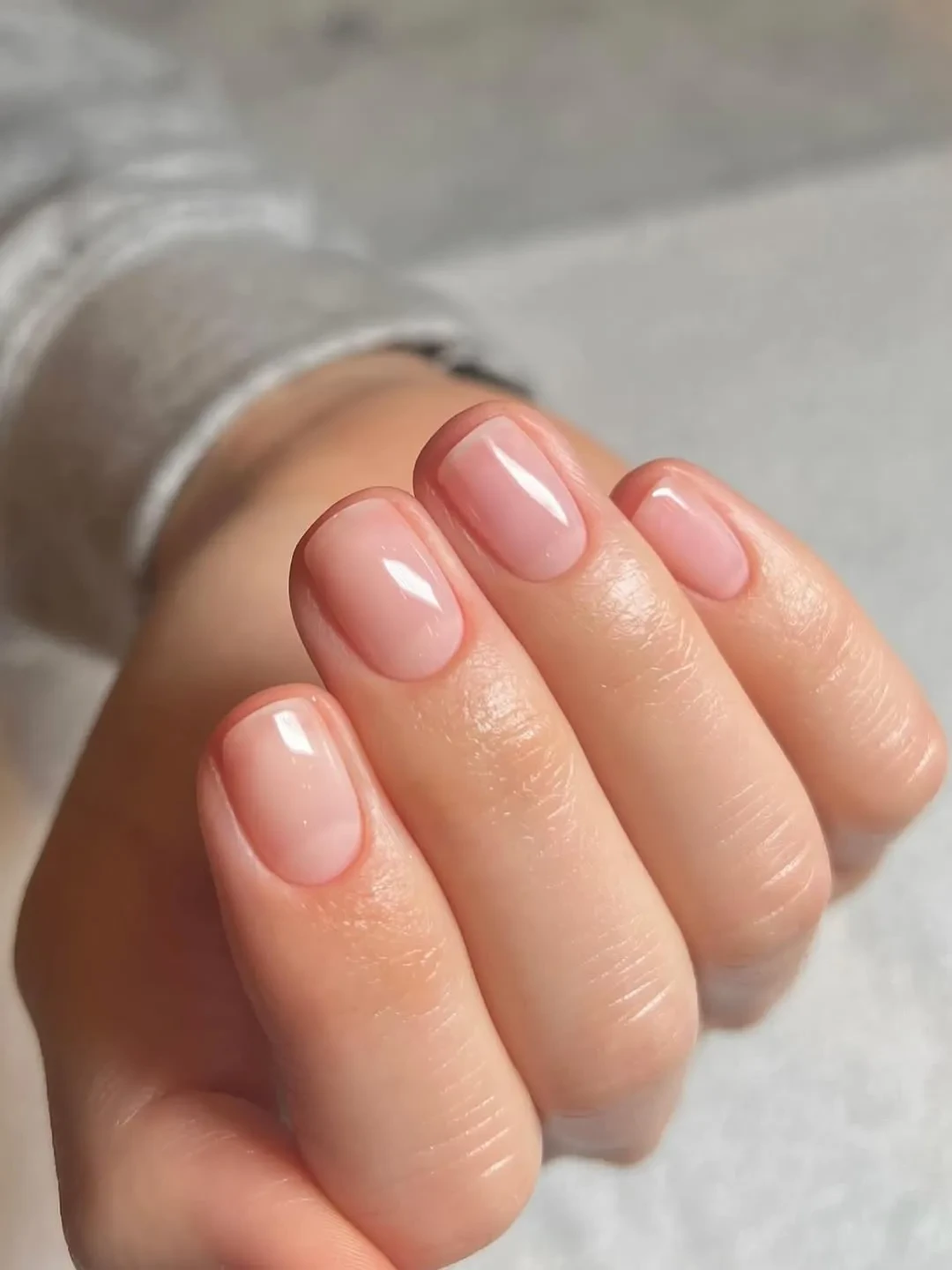 French tip manicure