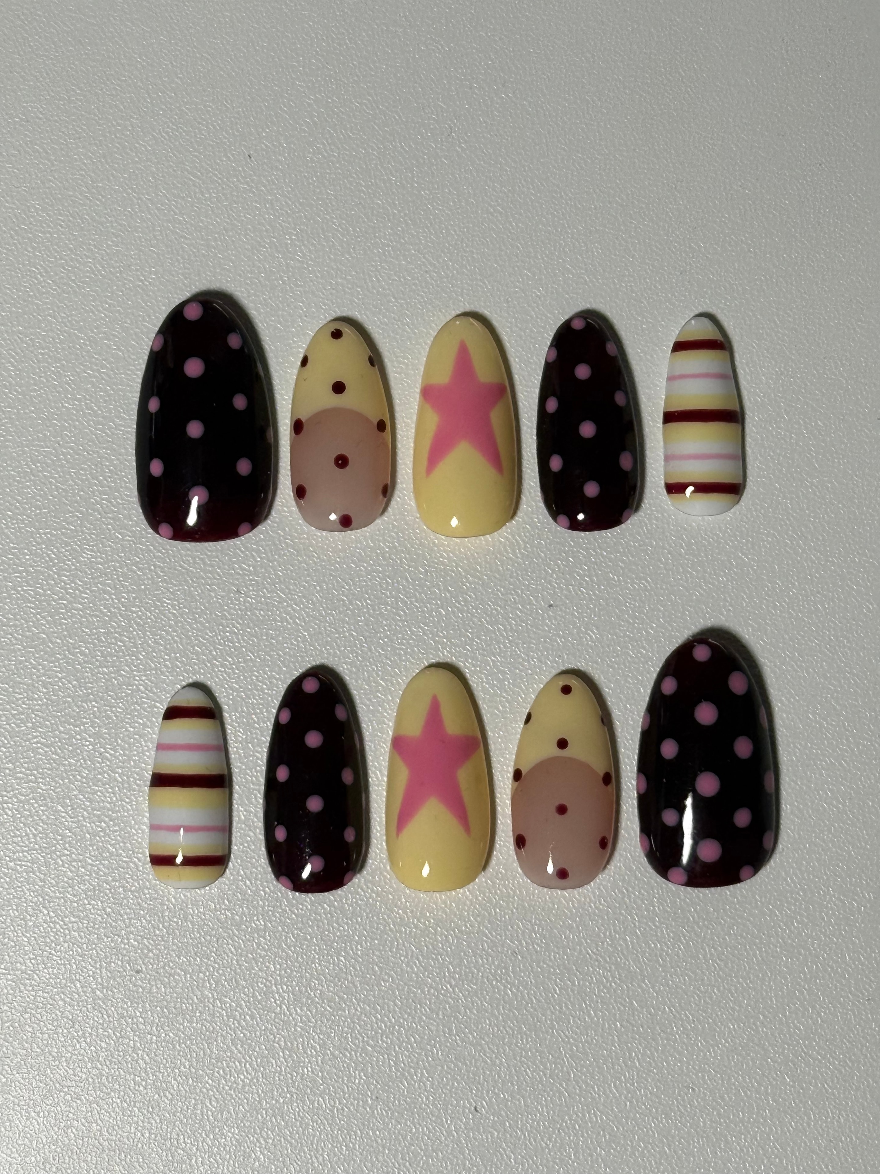 Short square beige natural press-on nails