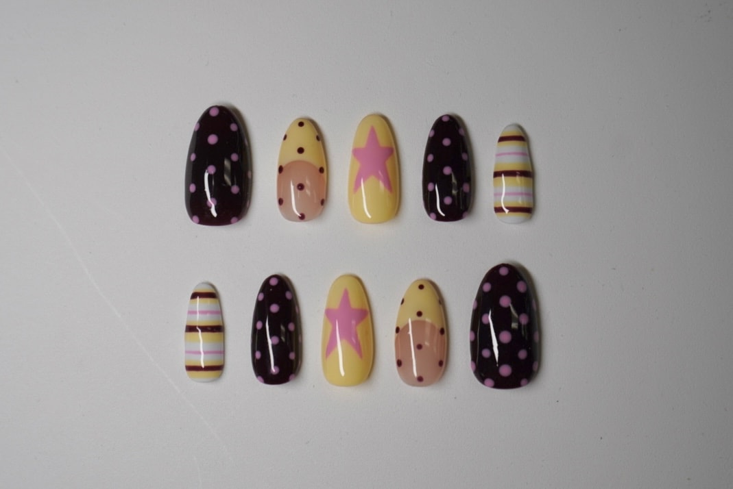 Almond shape pastel pink glitter press-ons